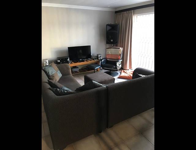 3 BEDROOM HOUSE SOLD IN SINOVILLE